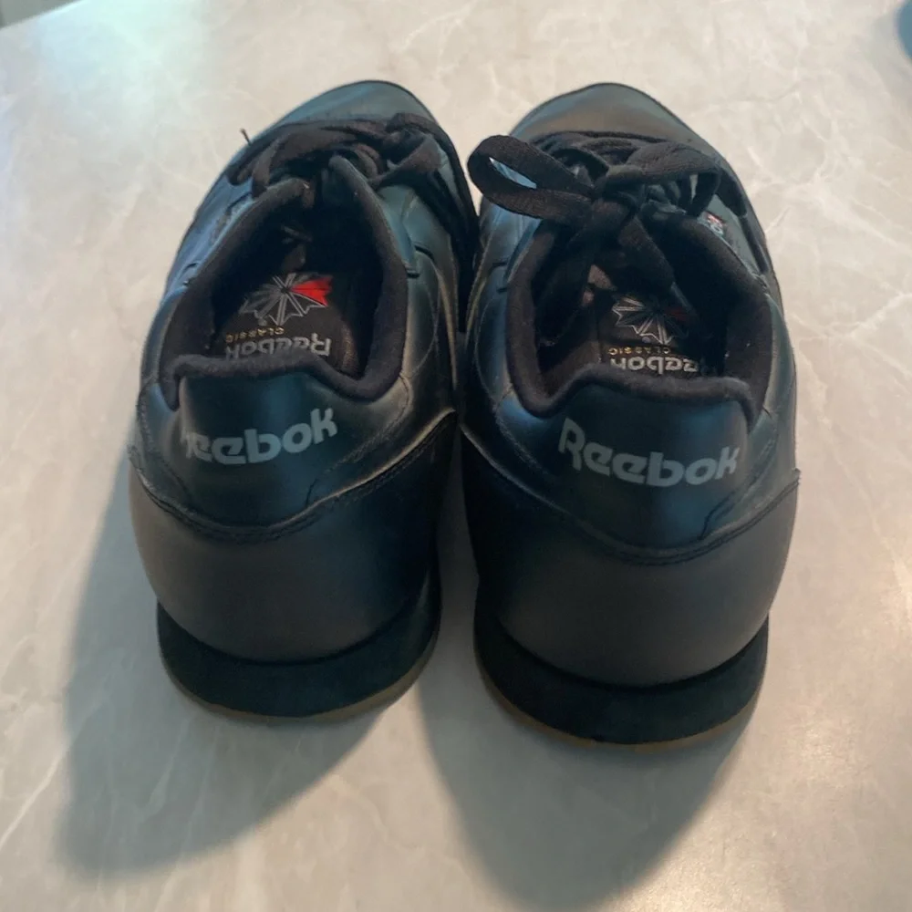 REEBOK Men’s Classic Black Leather Shoes - Picture 3 of 8